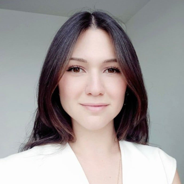 Eva THACH